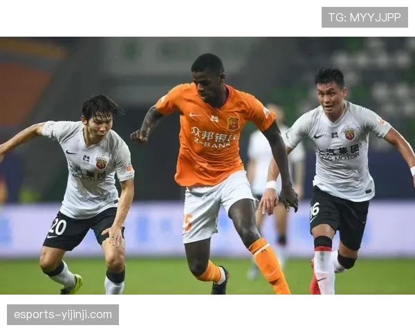 何超河南队中场入选黑榜 攻防转换环节未能有效衔接